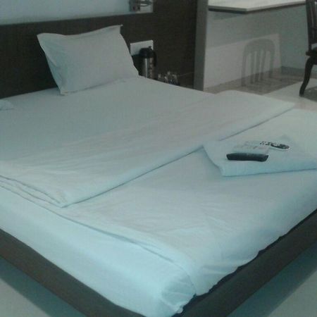 Sai Saya-Nashik Road Hotell Exteriör bild